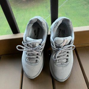 Brooks Woman’s athletic walking shoes - Like NEW